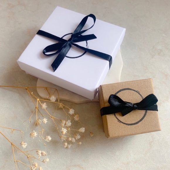 Paper Clip Necklace Lariat with Pearl Toggle closure | 18k Gold Filled - Picture 4 of 5